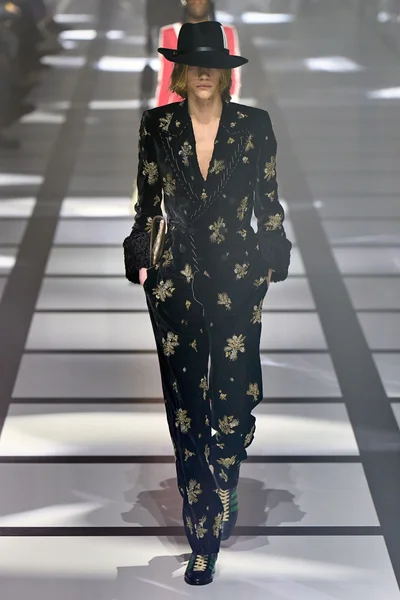 Look 22